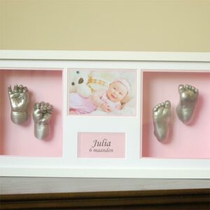 Baby handjes en voetjes in antieke zilver kleurig beschildering