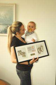 handafdruk en voetafdruk van een baby